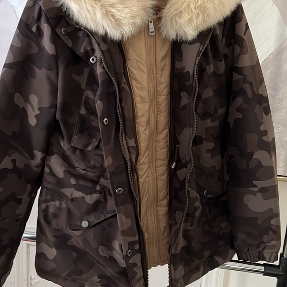 Womens parka with removable fur hood - Picture 2 of 9